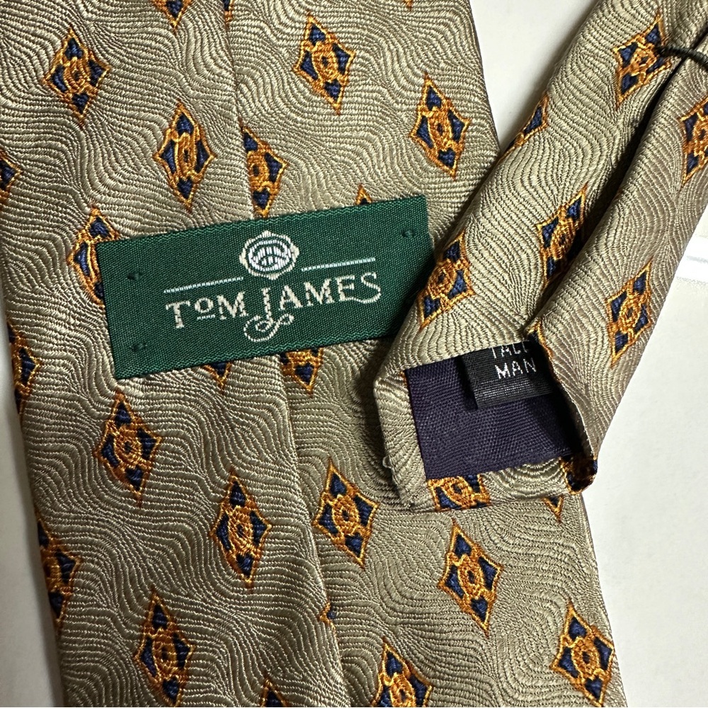 Tom James Men’s Silk Neck Tie for Tall Man in Gold and Black - Picture 3 of 4